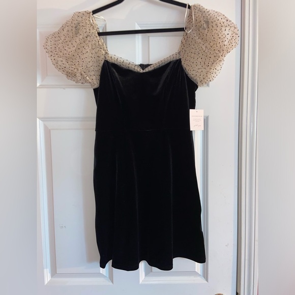 Petal & Pup Velvet Black Women’s Medium Dress with Polka Dot Puff Sleeves - Picture 1 of 8